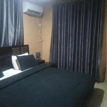 Staycation Suites And Apartment Lagos Exterior foto