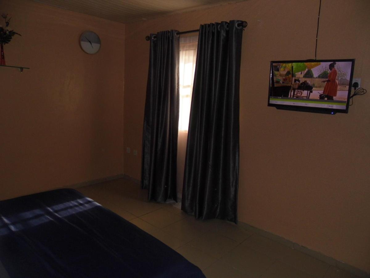 Staycation Suites And Apartment Lagos Exterior foto