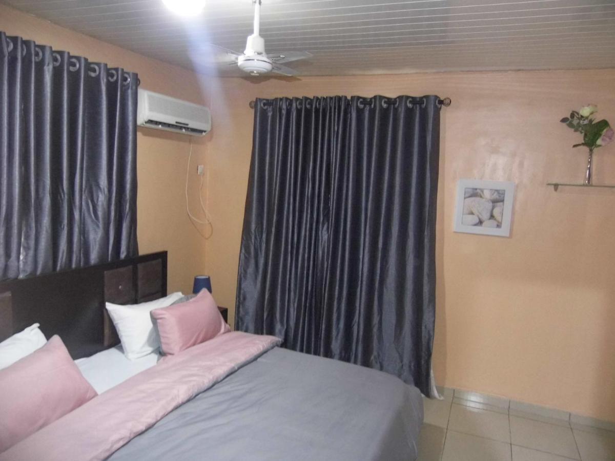 Staycation Suites And Apartment Lagos Exterior foto