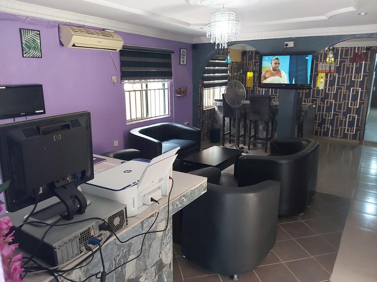 Staycation Suites And Apartment Lagos Exterior foto