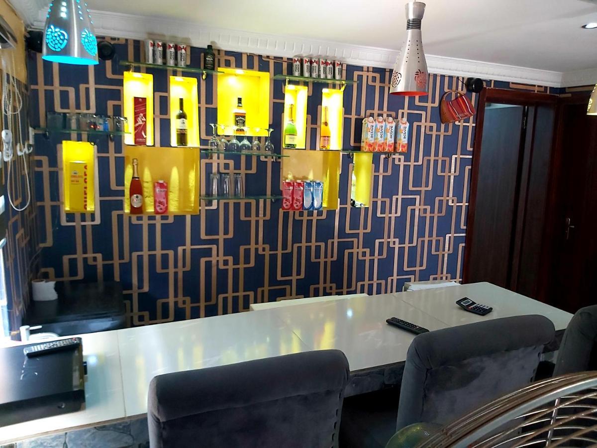 Staycation Suites And Apartment Lagos Exterior foto